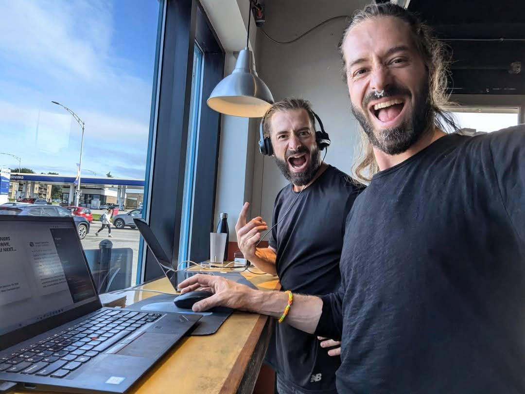 Les Frères BG, Les Viesigners — Charles-Erick et Jean-François BG, motivés à faire croître votre entreprise.